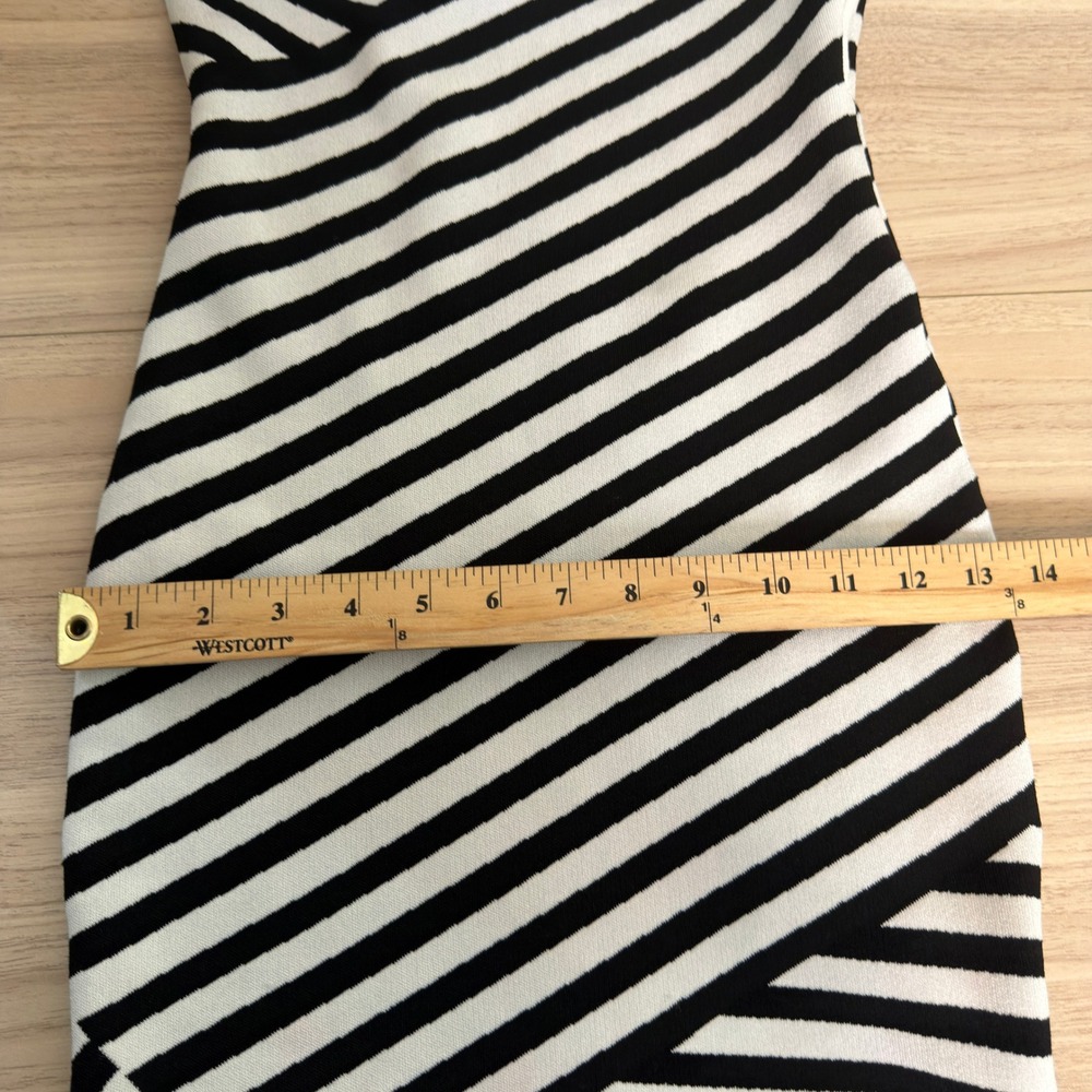 GUESS Bandage Dress Striped Bodycon Cutout Back Black‎ White Small Excellent - Picture 8 of 8